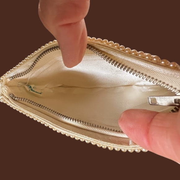 Vintage Ivory & Silver Beaded Evening Clutch or Wallet 🎉Host Pick🎉 - Picture 6 of 8